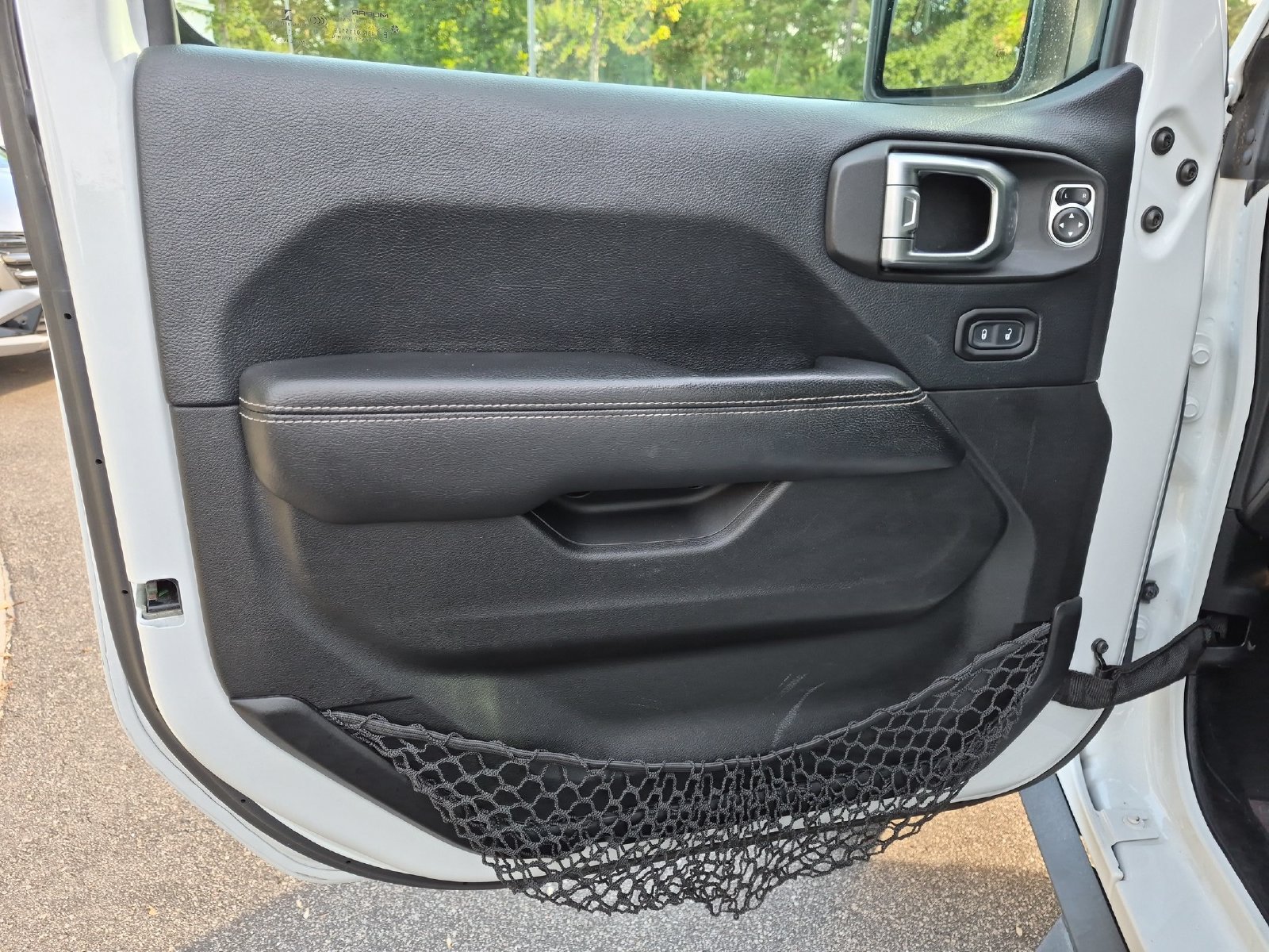 Used 2018 Jeep Wrangler Unlimited Sahara AWD/4WD image 12