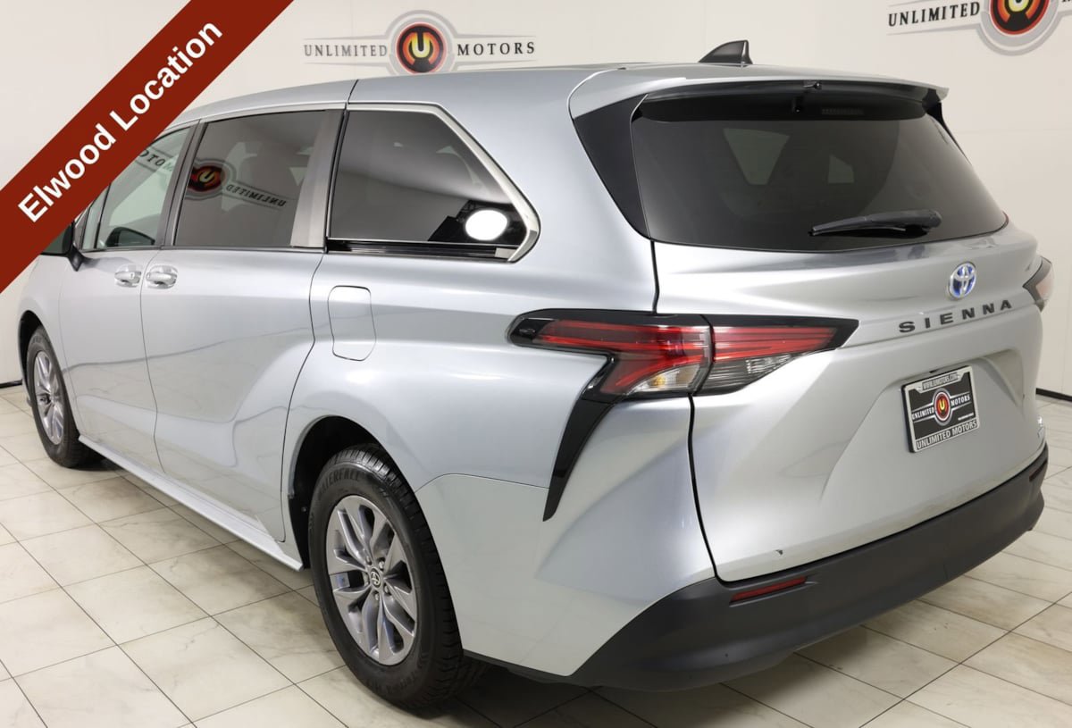 Used 2022 Toyota Sienna LE FWD image 4
