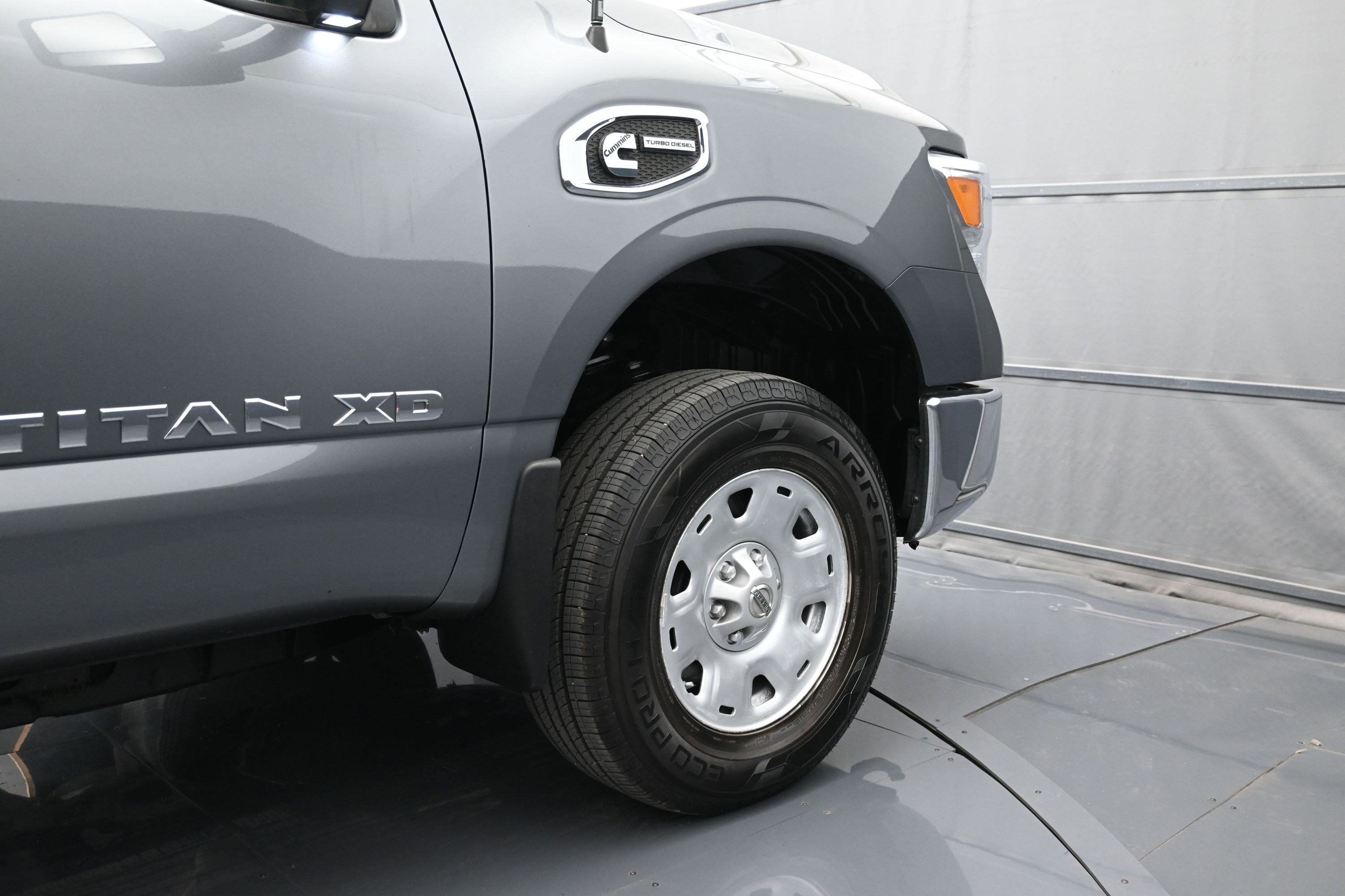 Used 2017 Nissan Titan SV AWD/4WD image 40