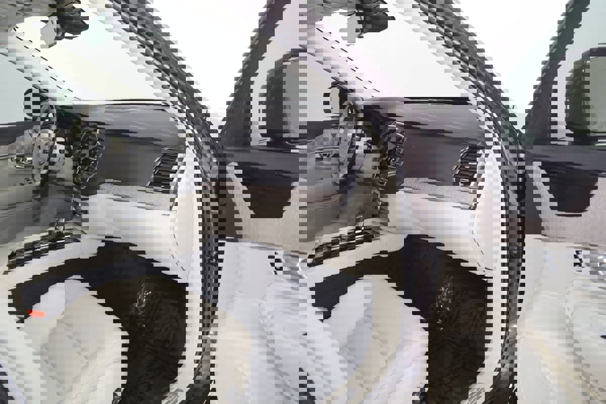 Used 2024 Volvo XC90 B6 Plus w/ Protection Package Premier image 45