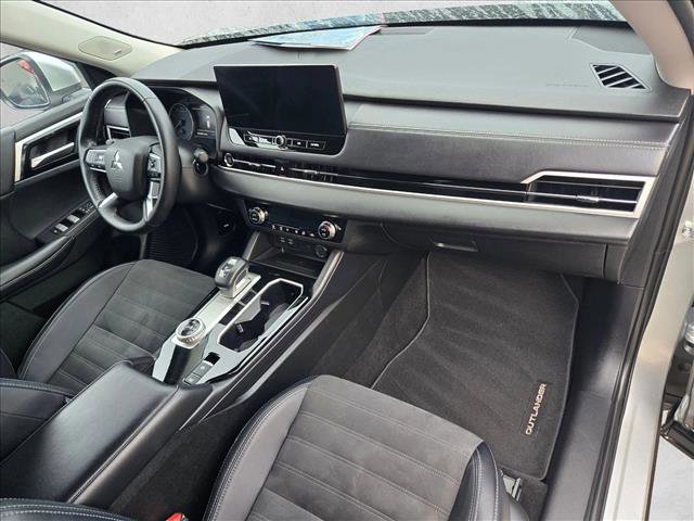 Used 2025 Mitsubishi Outlander SE FWD image 25