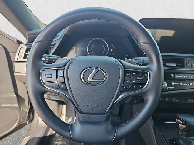 Certified 2025 Lexus ES 300h w/ Premium Package image 18