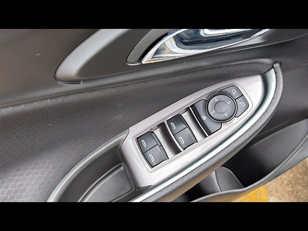 Used 2022 Chevrolet Malibu LT FWD image 8