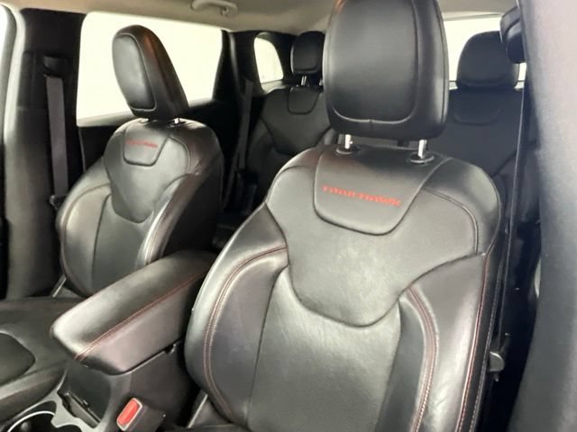 Used 2017 Jeep Cherokee Trailhawk AWD/4WD image 7