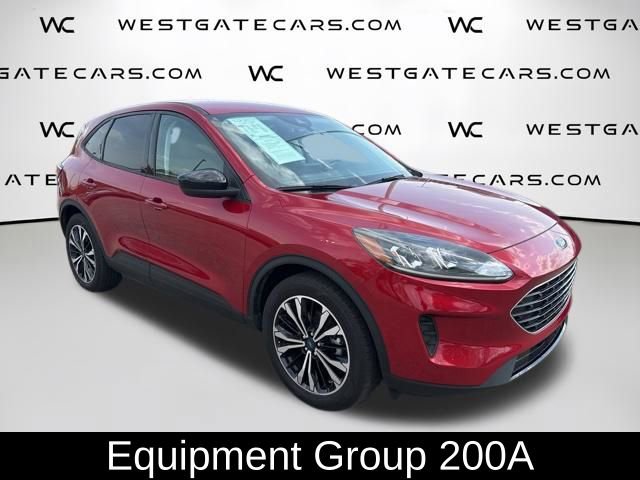 Used 2022 Ford Escape SE w/ SE Sport Appearance Package image 4