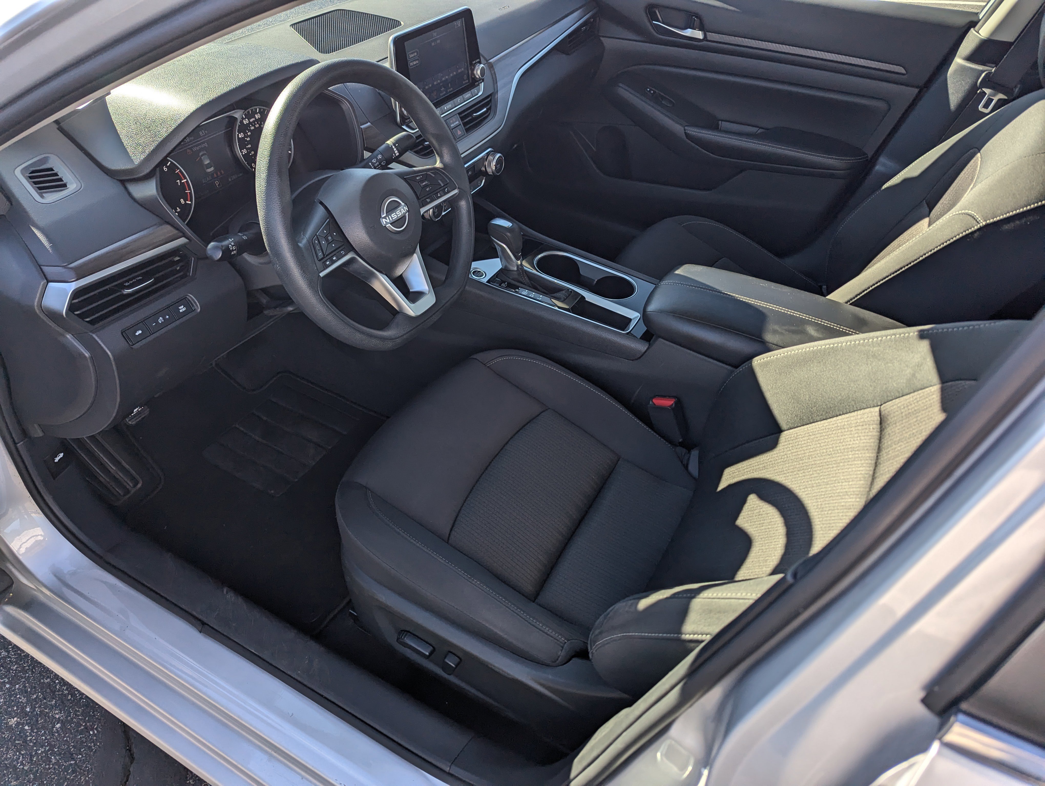 Used 2024 Nissan Altima 2.5 SV image 9