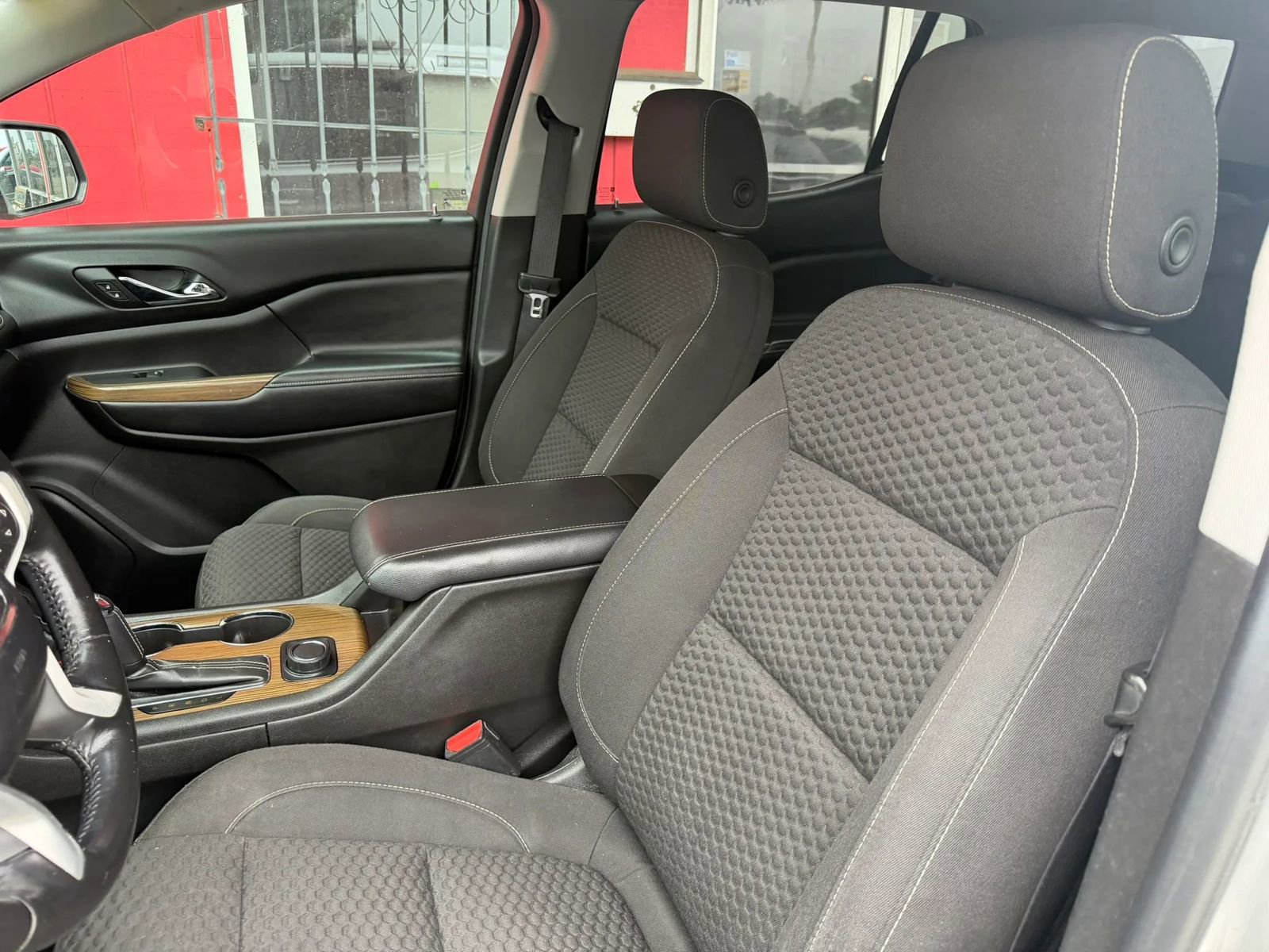 Used 2017 GMC Acadia SLE w/ Driver Alert Package I FWD image 11