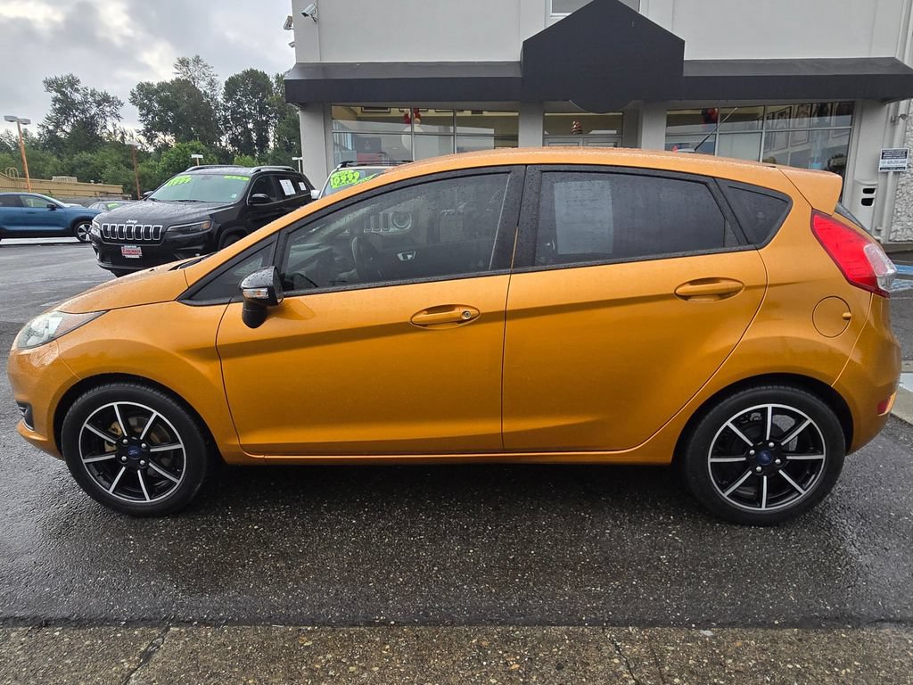 Used 2016 Ford Fiesta SE w/ SE Black Package FWD image 9