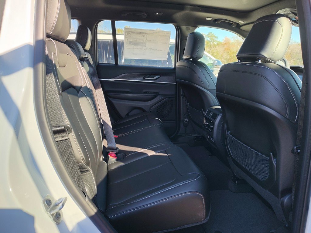 New 2025 Jeep Grand Cherokee Limited AWD/4WD image 31