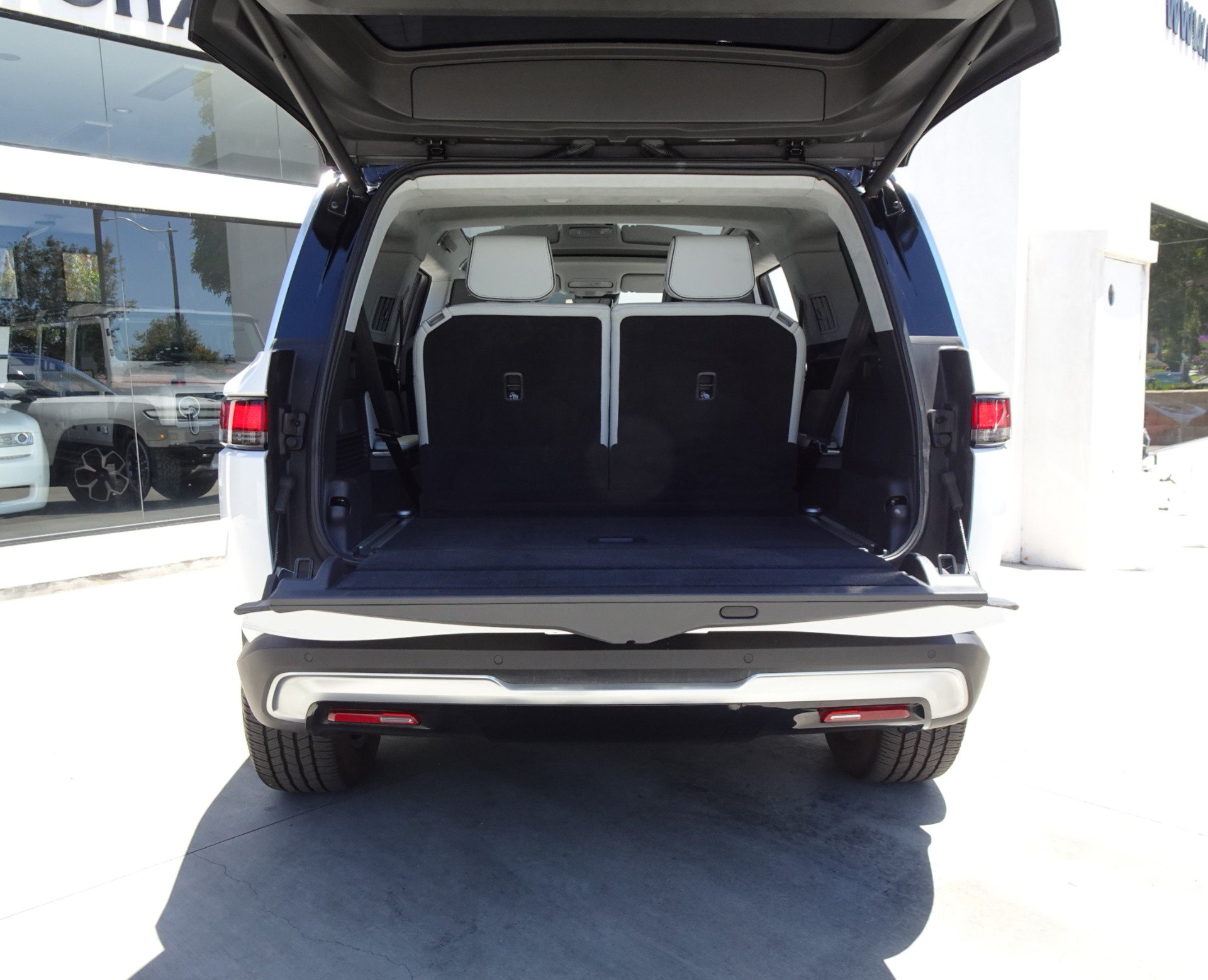 Used 2024 Rivian R1S Adventure AWD/4WD image 6