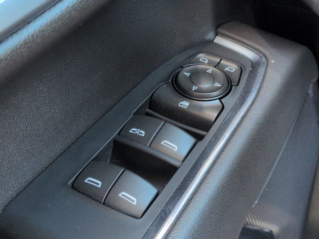 Used 2022 Chevrolet Silverado 1500 LT AWD/4WD image 25