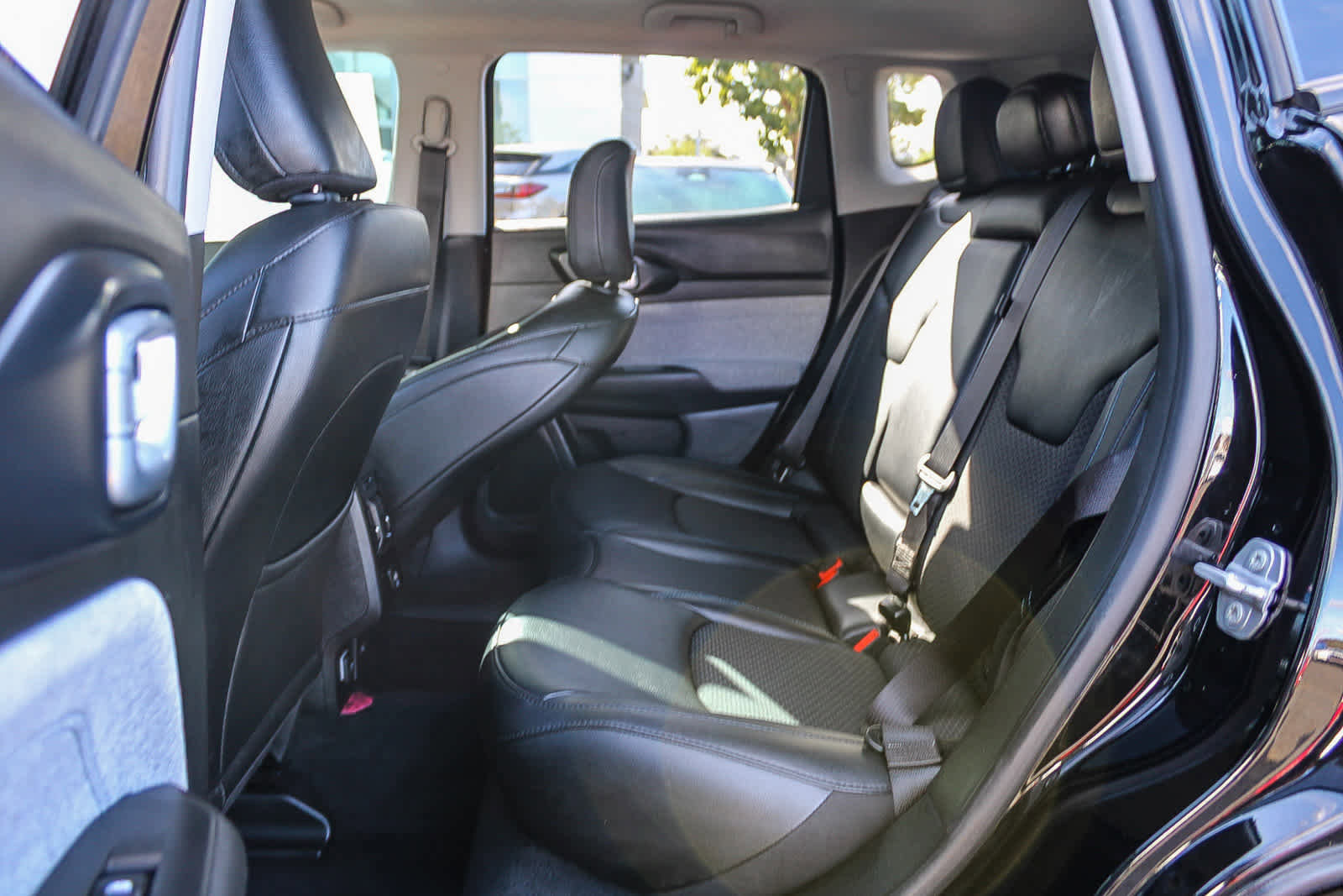 Used 2022 Jeep Compass Latitude FWD image 18