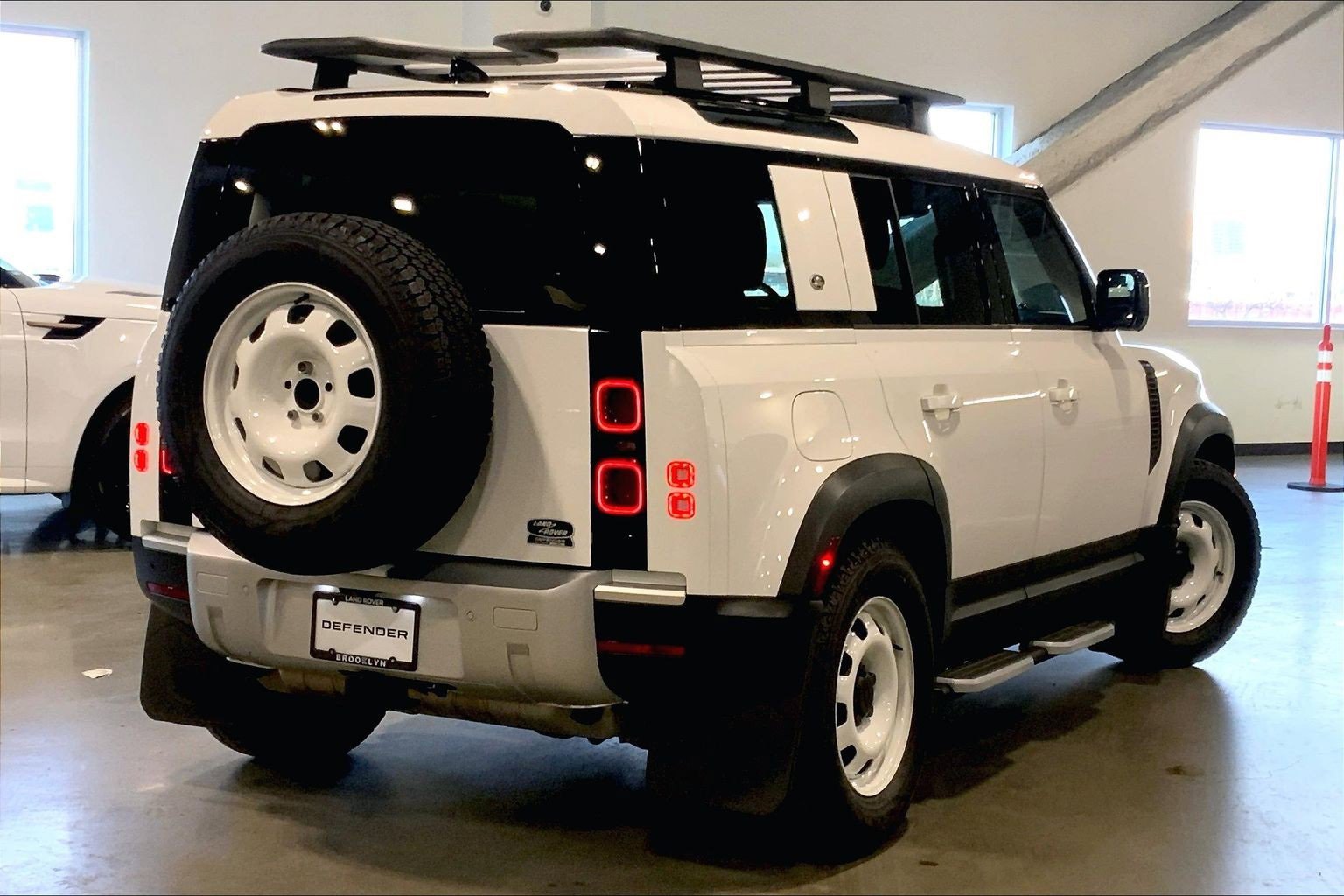 Used 2023 Land Rover Defender 110 S image 12