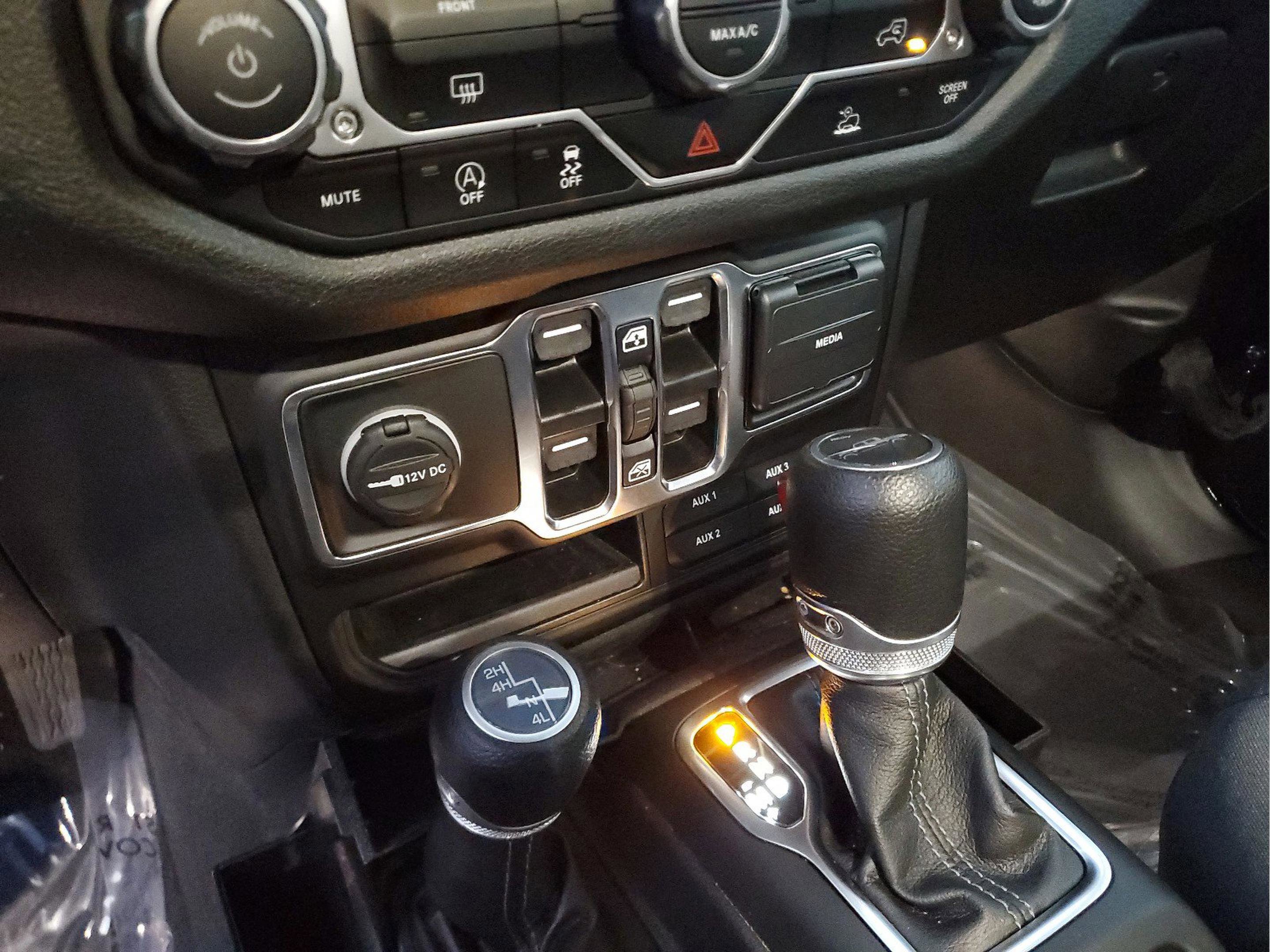Used 2024 Jeep Gladiator Sport image 22
