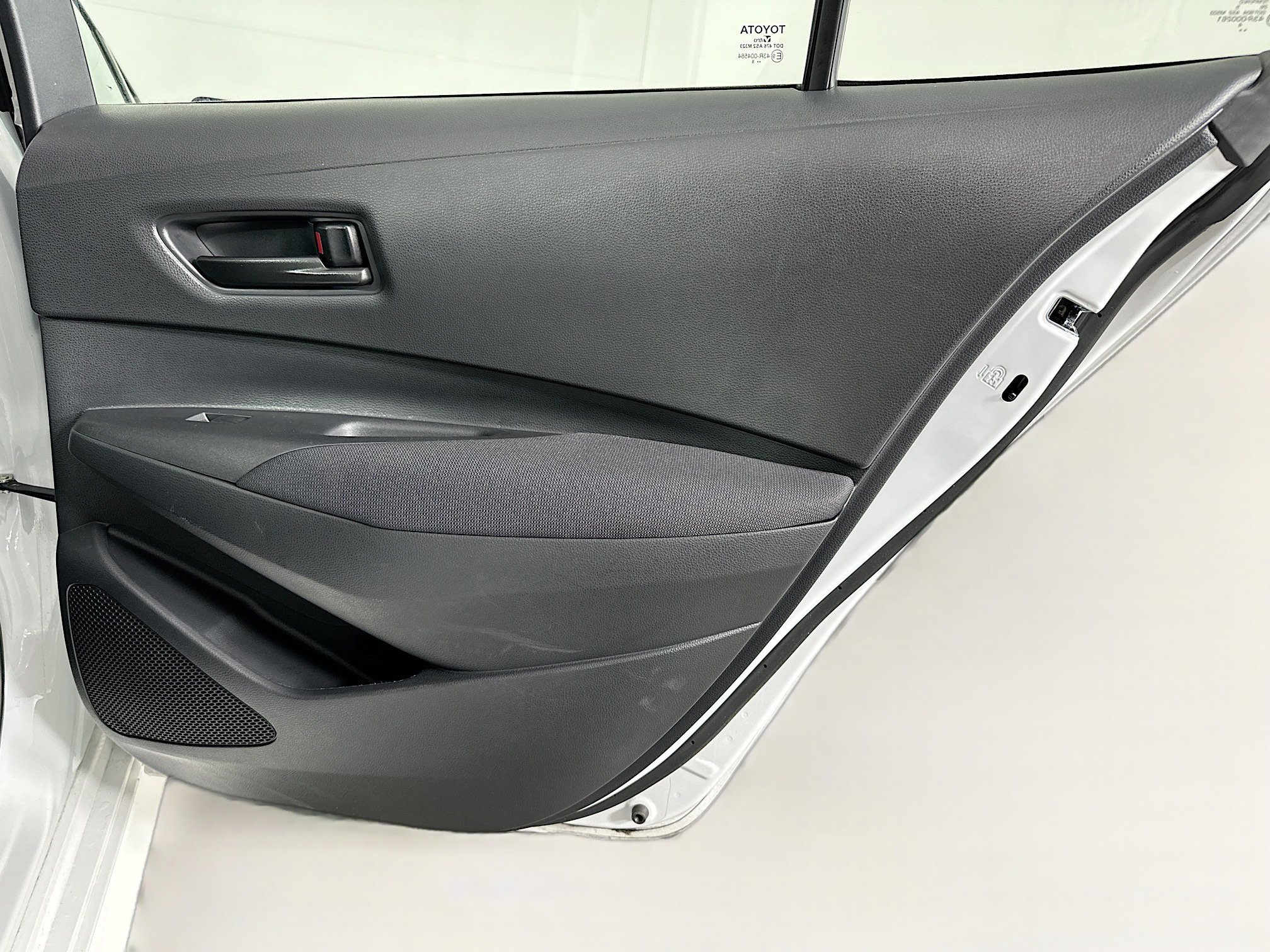 Used 2025 Toyota Corolla LE image 28