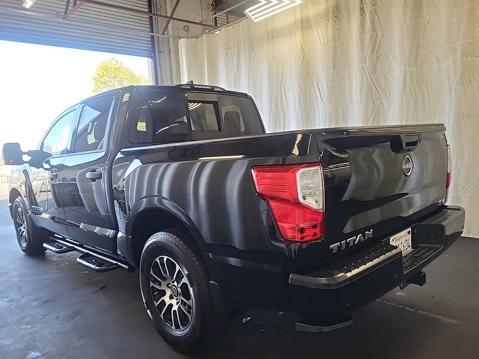 Used 2024 Nissan Titan SV w/ SV Convenience Package image 7