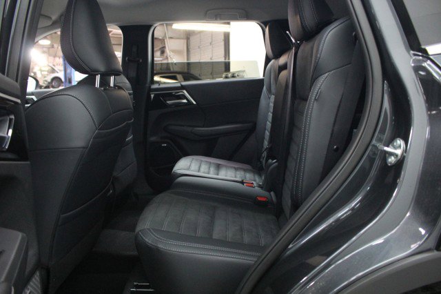 New 2026 Mitsubishi Outlander SE image 24