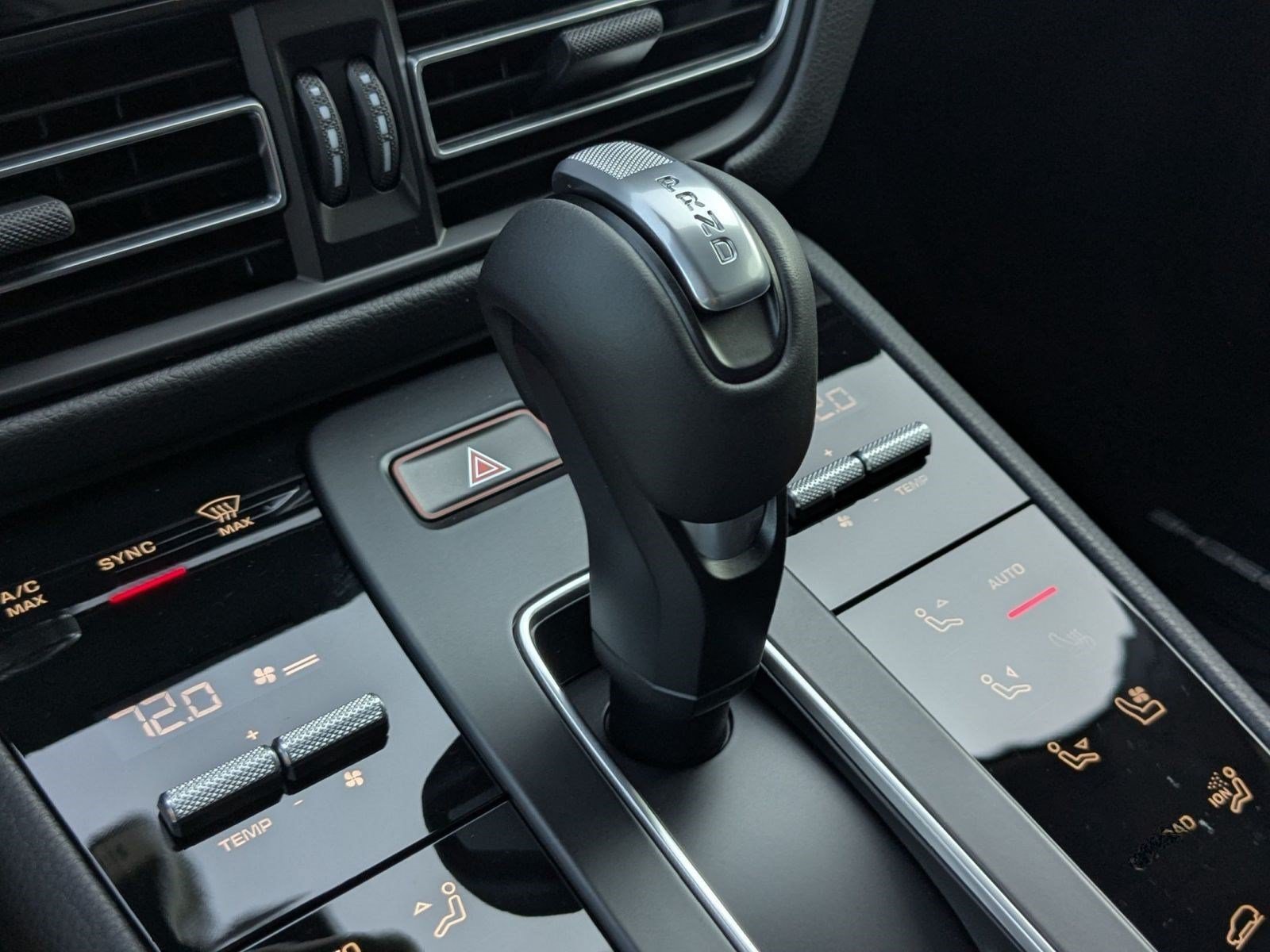 Certified 2026 Porsche Macan AWD/4WD image 20