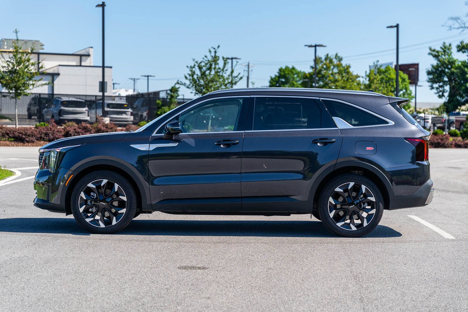Used 2025 Kia Sorento EX w/ Panoramic Sunroof Package FWD image 4
