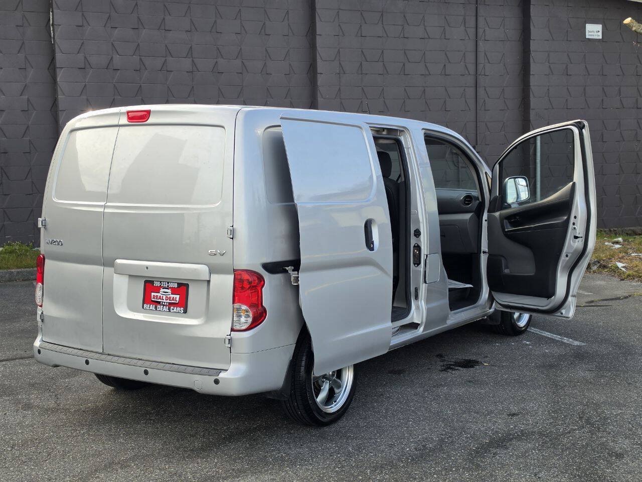 Used 2017 Nissan NV200 SV FWD image 20