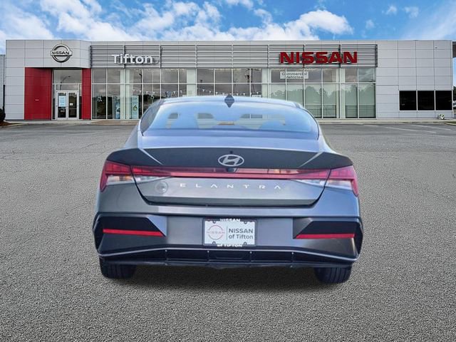 Used 2025 Hyundai Elantra SEL FWD image 5