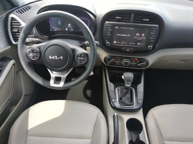Used 2025 Kia Soul LX FWD image 15