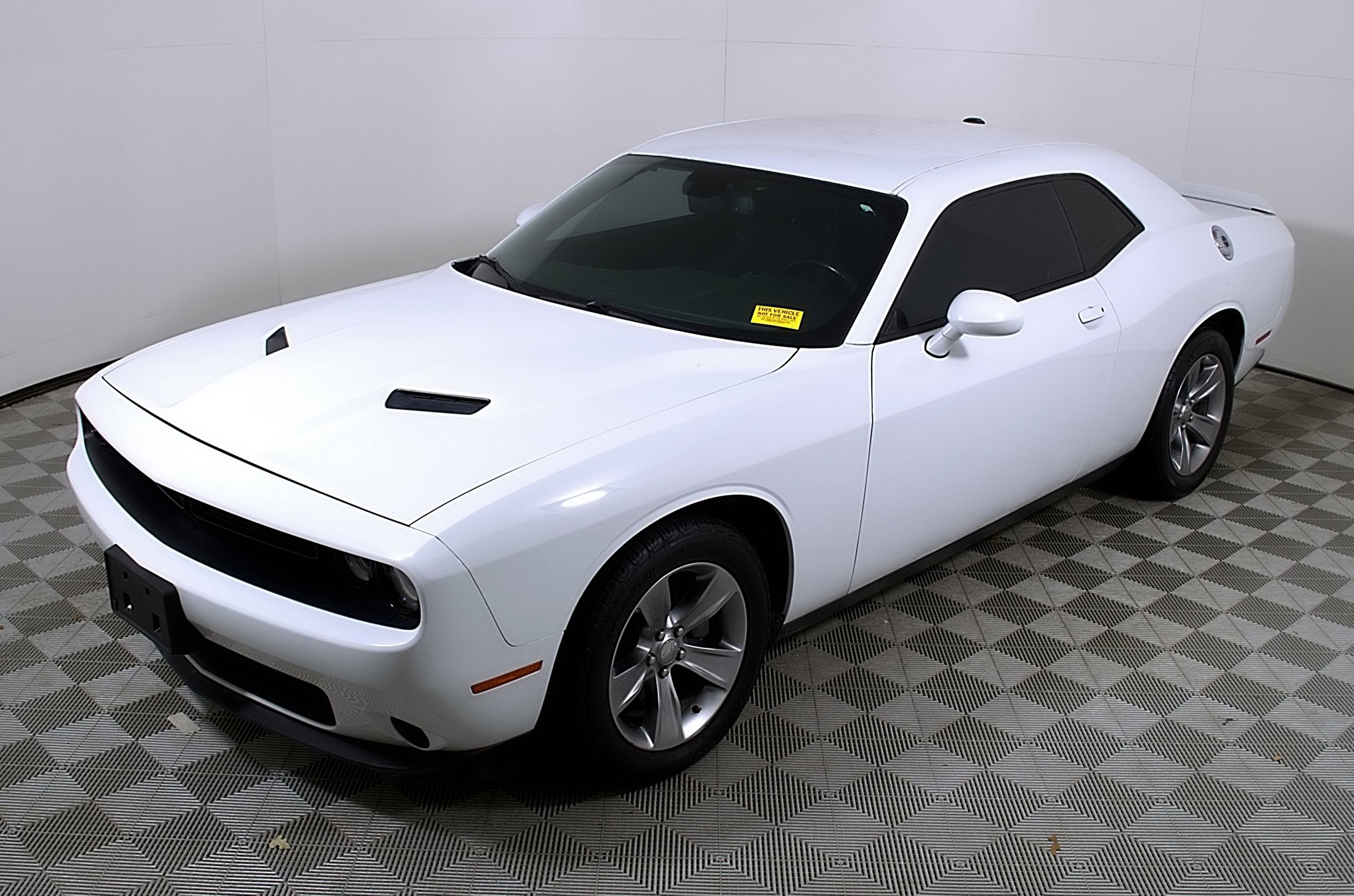 Used 2019 Dodge Challenger SXT image 3