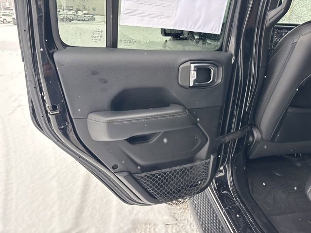 Used 2018 Jeep Wrangler Unlimited Sahara w/ Cold Weather Group image 17