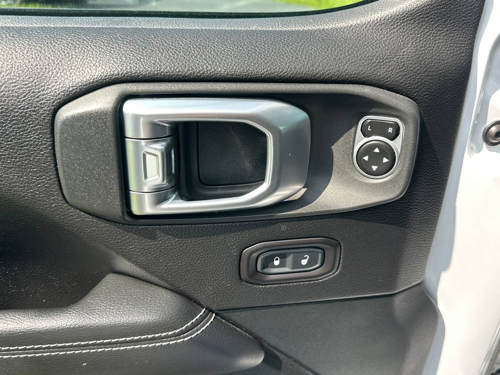 Used 2020 Jeep Wrangler Unlimited Sahara AWD/4WD image 14
