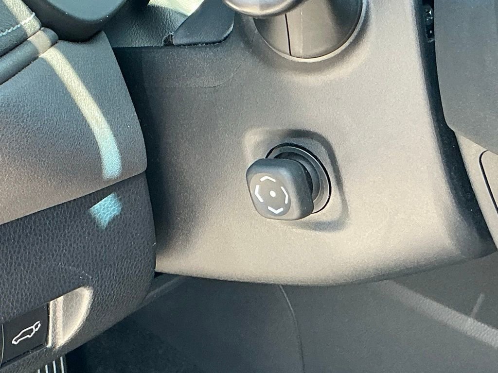 Used 2024 Toyota Venza XLE AWD/4WD image 14