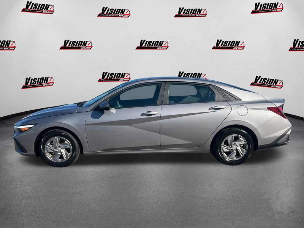 Certified 2025 Hyundai Elantra SE image 8