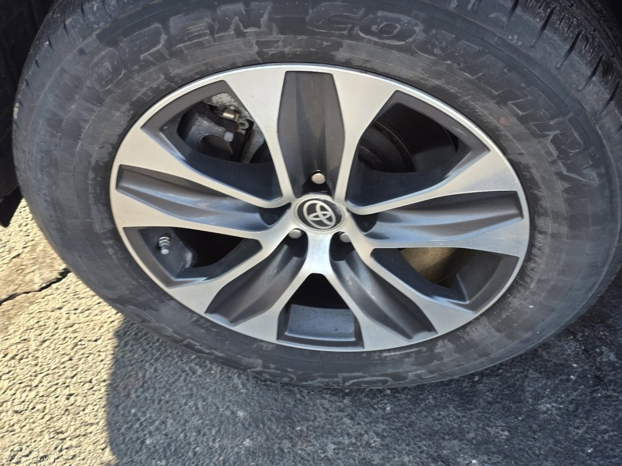 Used 2023 Toyota Highlander XLE image 24