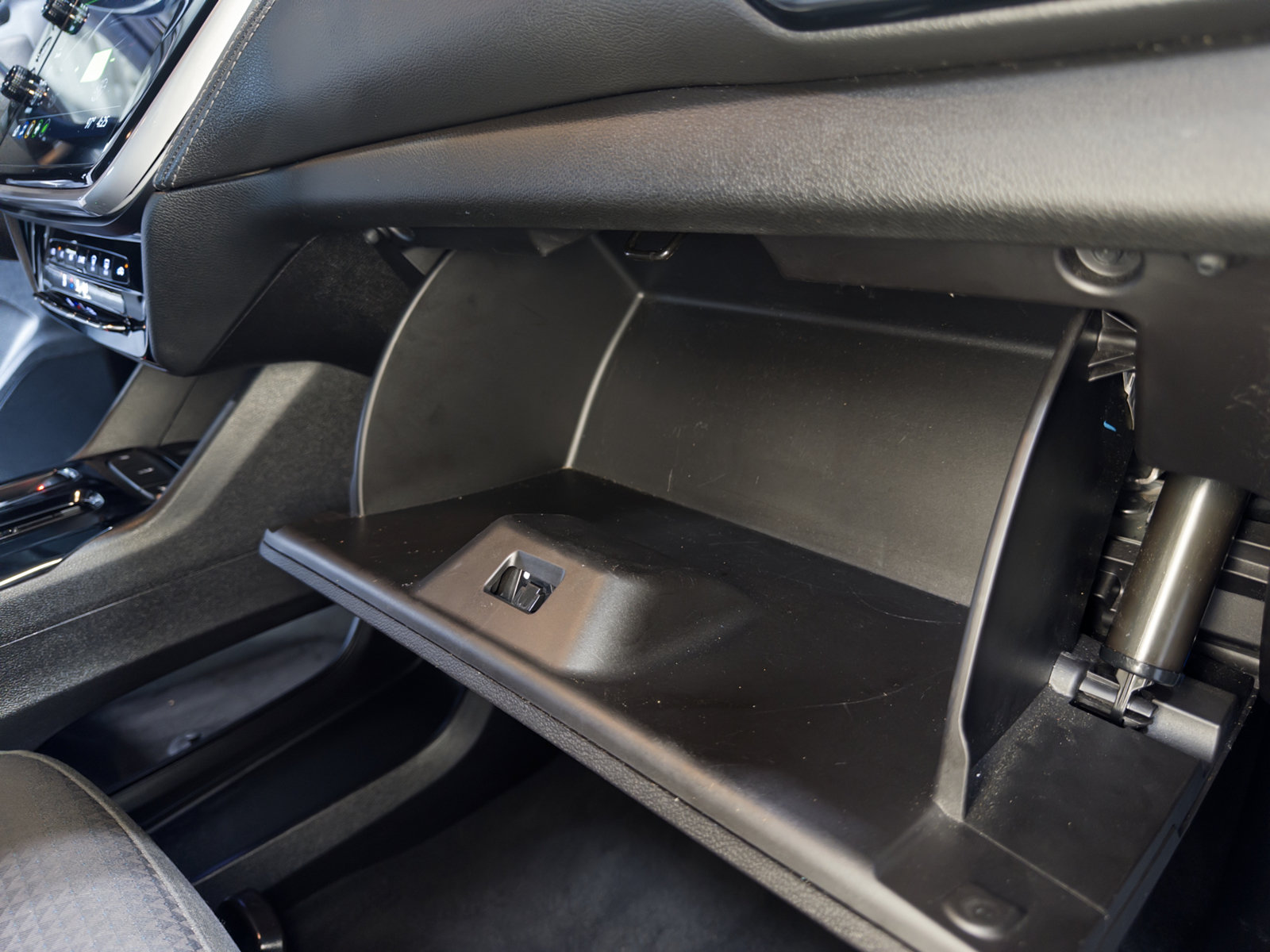 Used 2023 Chevrolet Bolt EUV LT FWD image 18