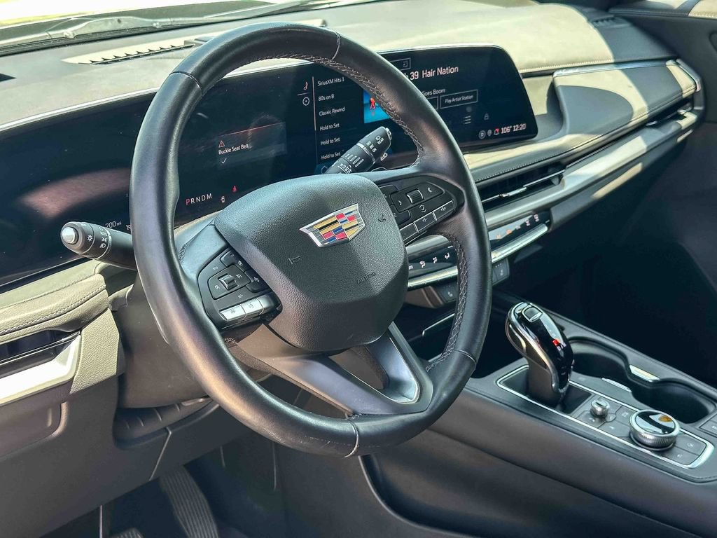 Used 2024 Cadillac XT4 Luxury w/ Cold Weather Package FWD image 12