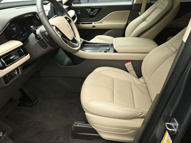 Used 2023 Lincoln Aviator Reserve w/ Equipment Group 201A image 10