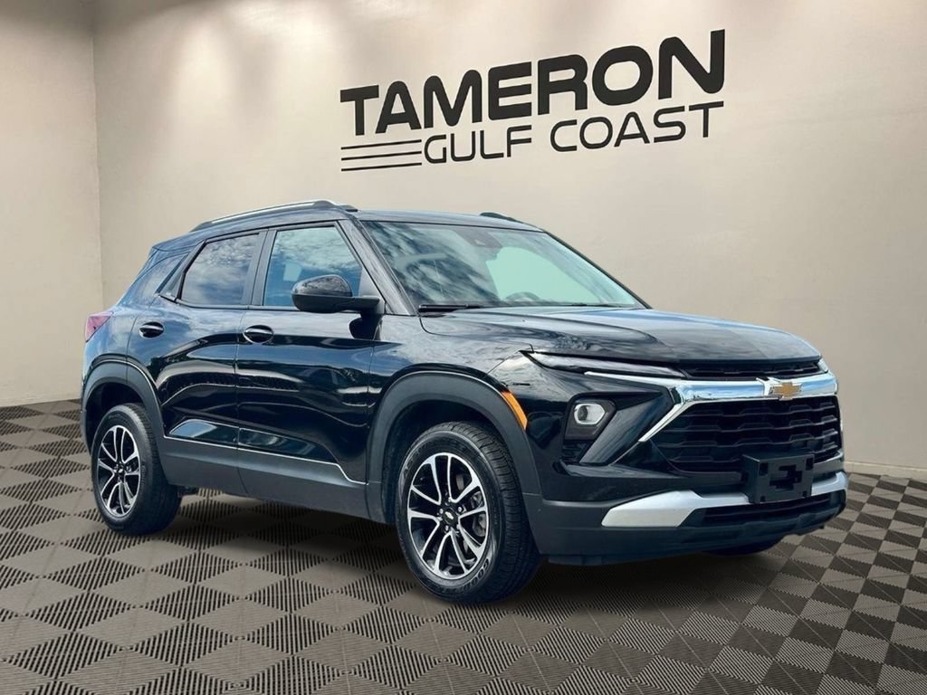 Used 2025 Chevrolet TrailBlazer LT AWD/4WD image 1