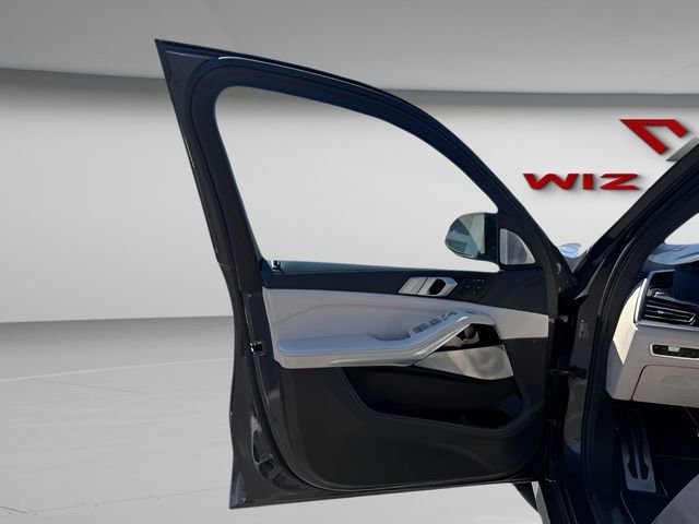 Used 2019 BMW X7 xDrive50i w/ Dynamic Handling Package image 14