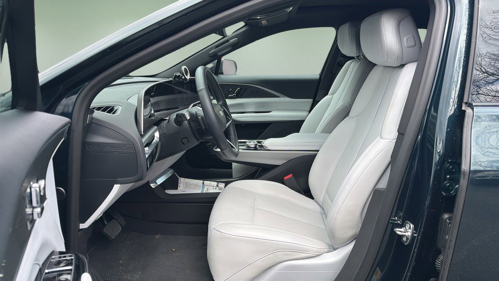 Certified 2025 Cadillac Lyriq Luxury AWD/4WD image 17