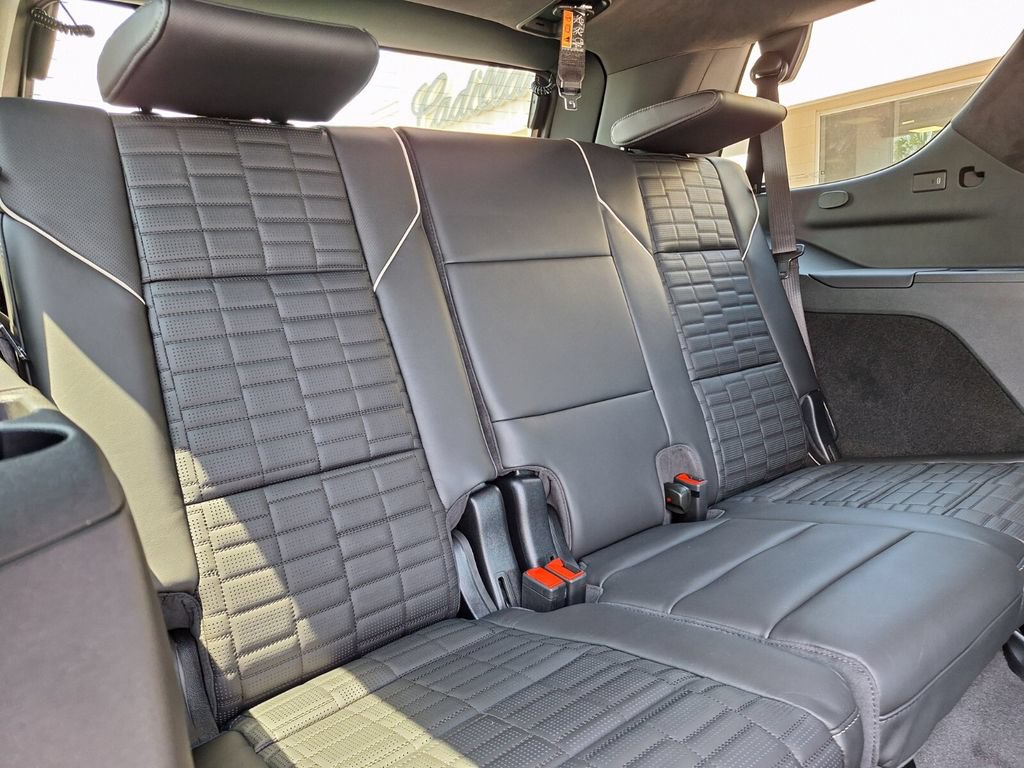 New 2026 Cadillac Escalade Platinum Sport w/ LPO, ONYX Package AWD/4WD image 32