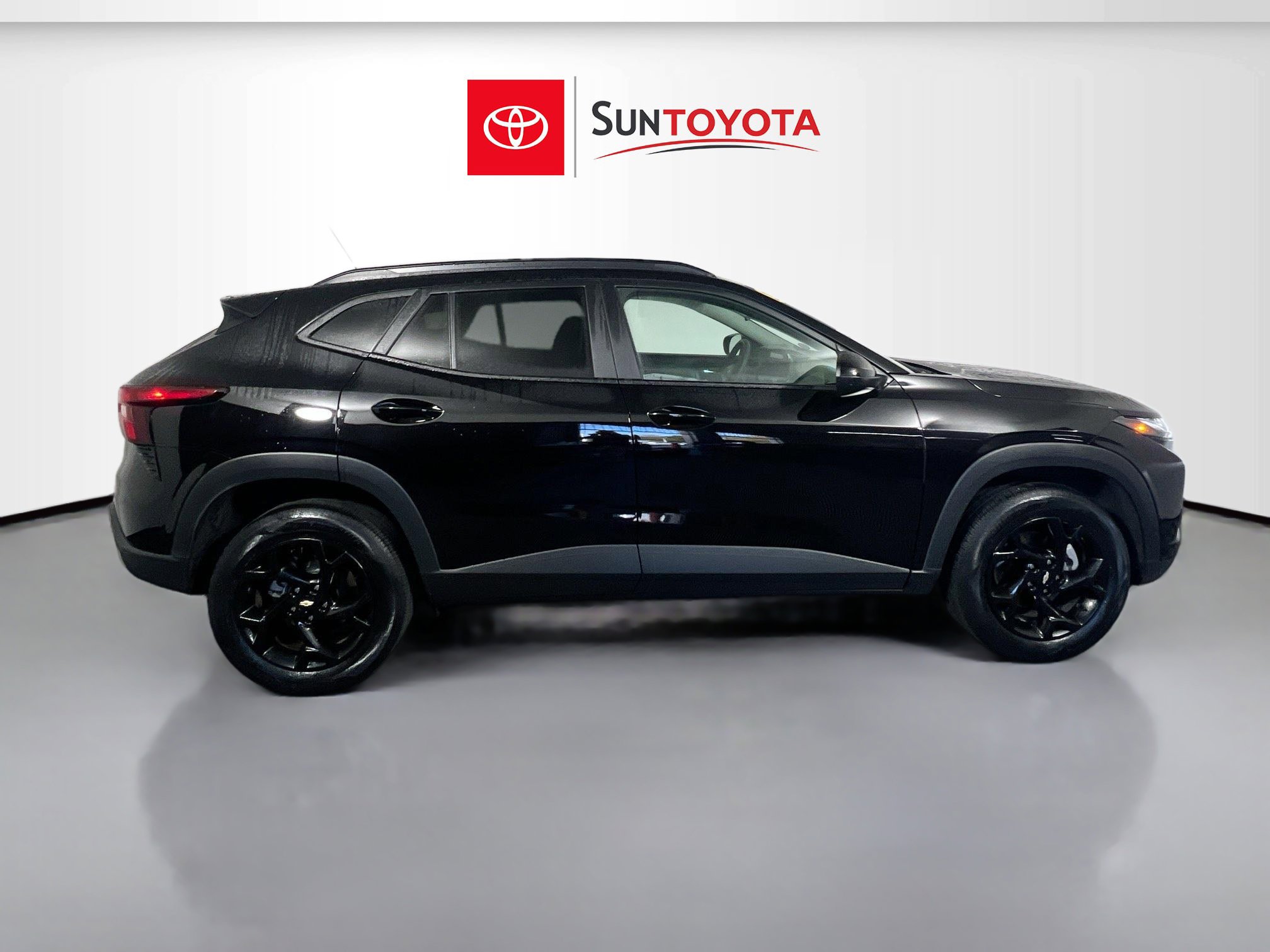 Used 2025 Chevrolet Trax LT image 2