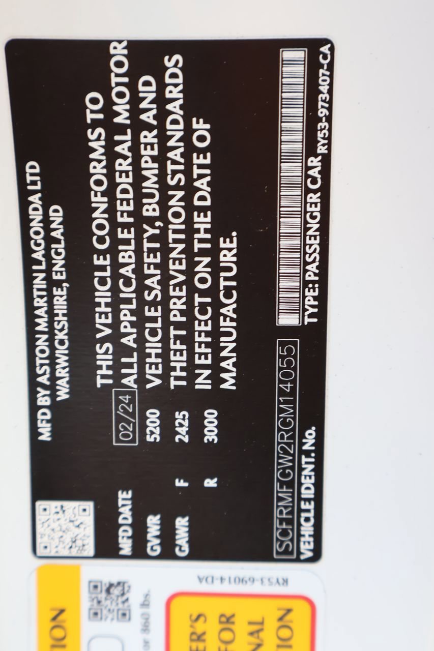 Used 2024 Aston Martin DB12 Convertible image 32