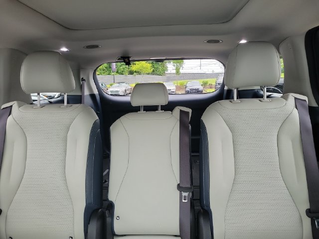 Certified 2025 Kia Carnival SX Prestige FWD image 12