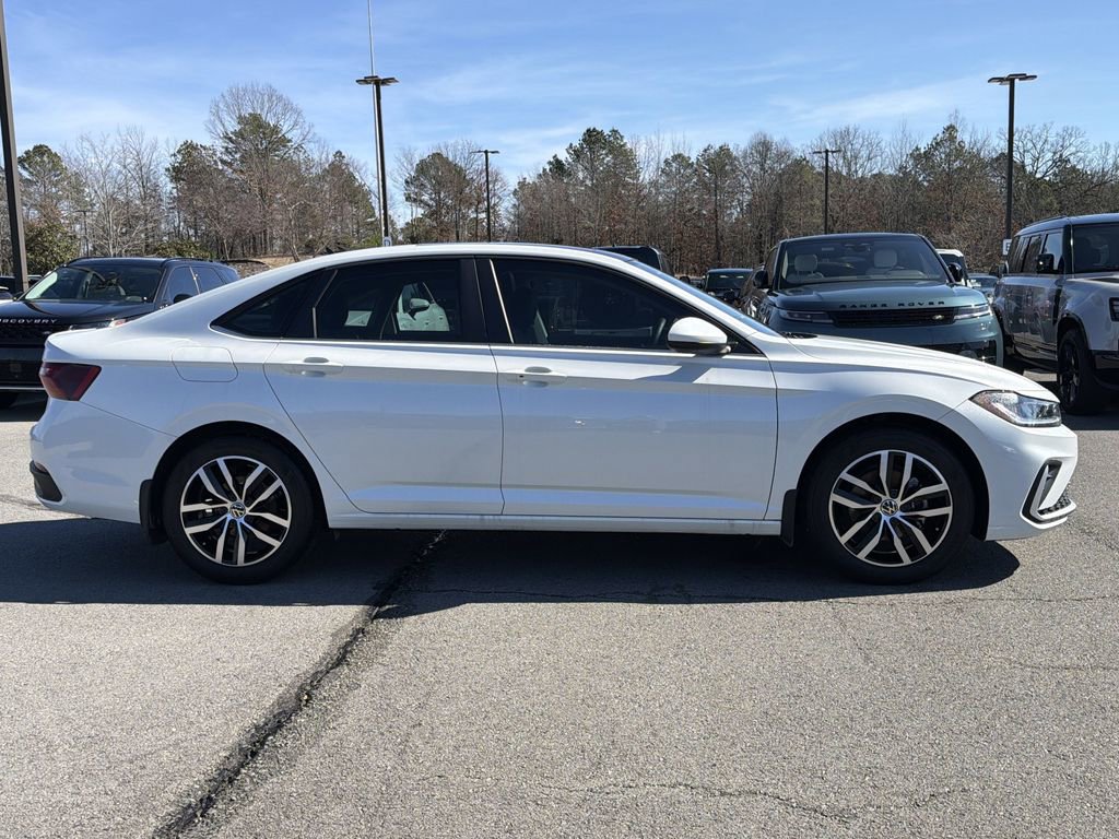 Used 2025 Volkswagen Jetta SE image 6