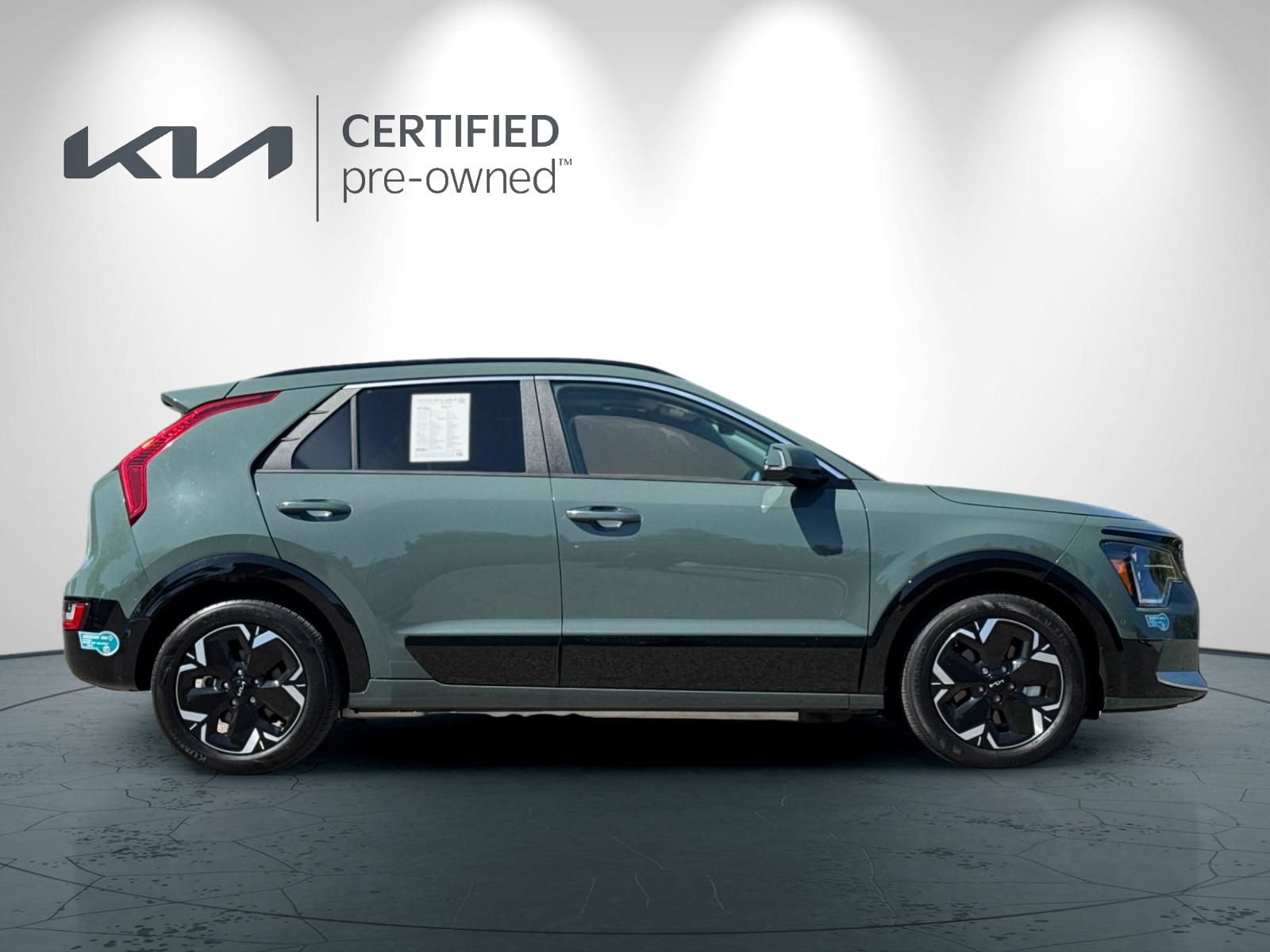 Certified 2024 Kia Niro Wave w/ Wave Preserve Package FWD image 3