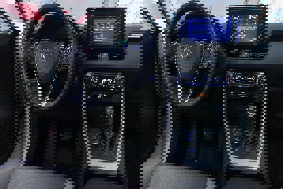 Used 2022 Toyota RAV4 XLE Premium image 22