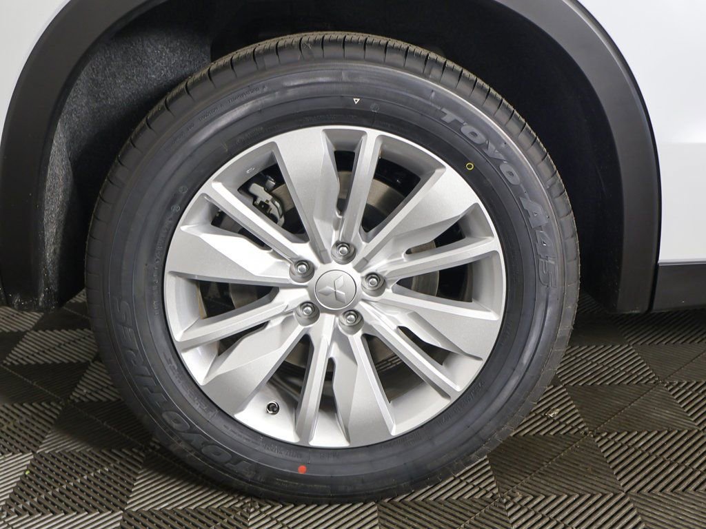 New 2026 Mitsubishi Outlander ES FWD image 20
