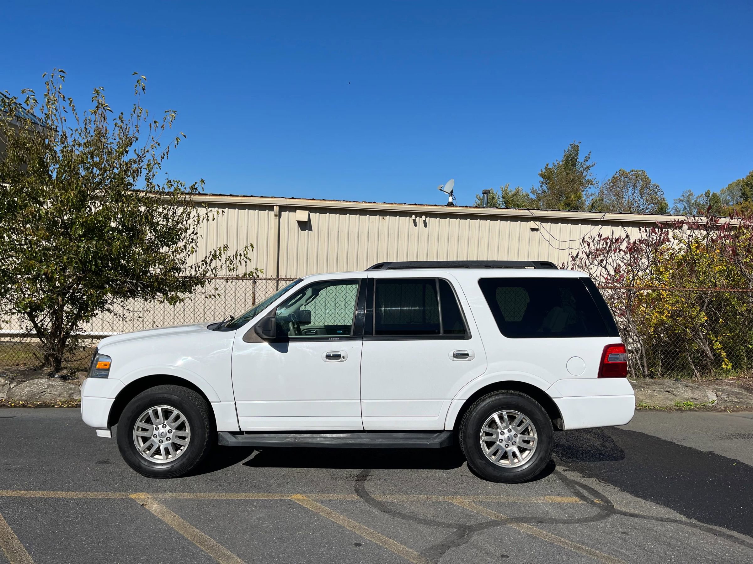 Used 2011 Ford Expedition XLT w/ HD Trailer Tow Pkg image 36