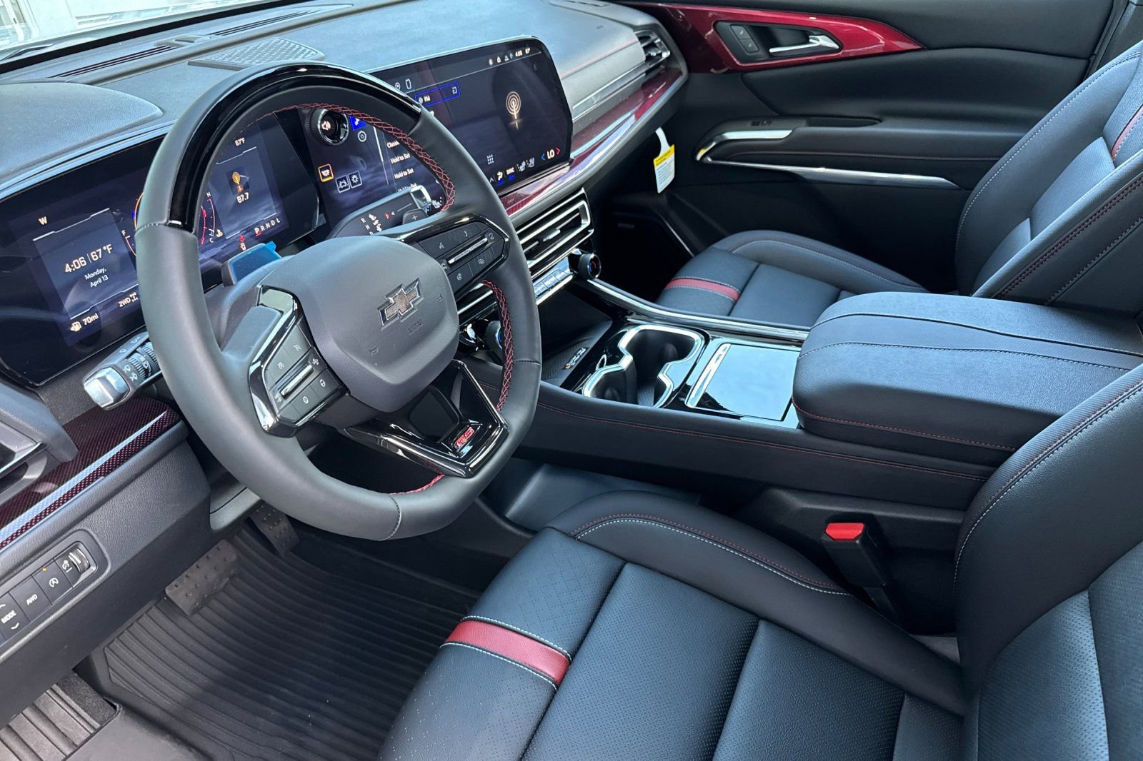 New 2026 Chevrolet Traverse RS w/ LPO, Floor Liner Package AWD/4WD image 9