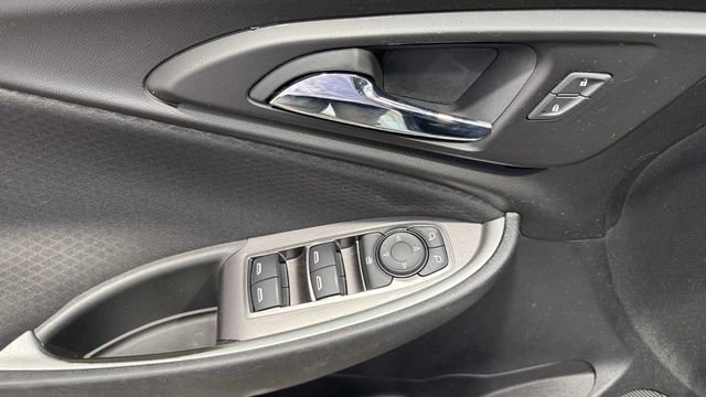 Used 2019 Chevrolet Malibu RS image 16