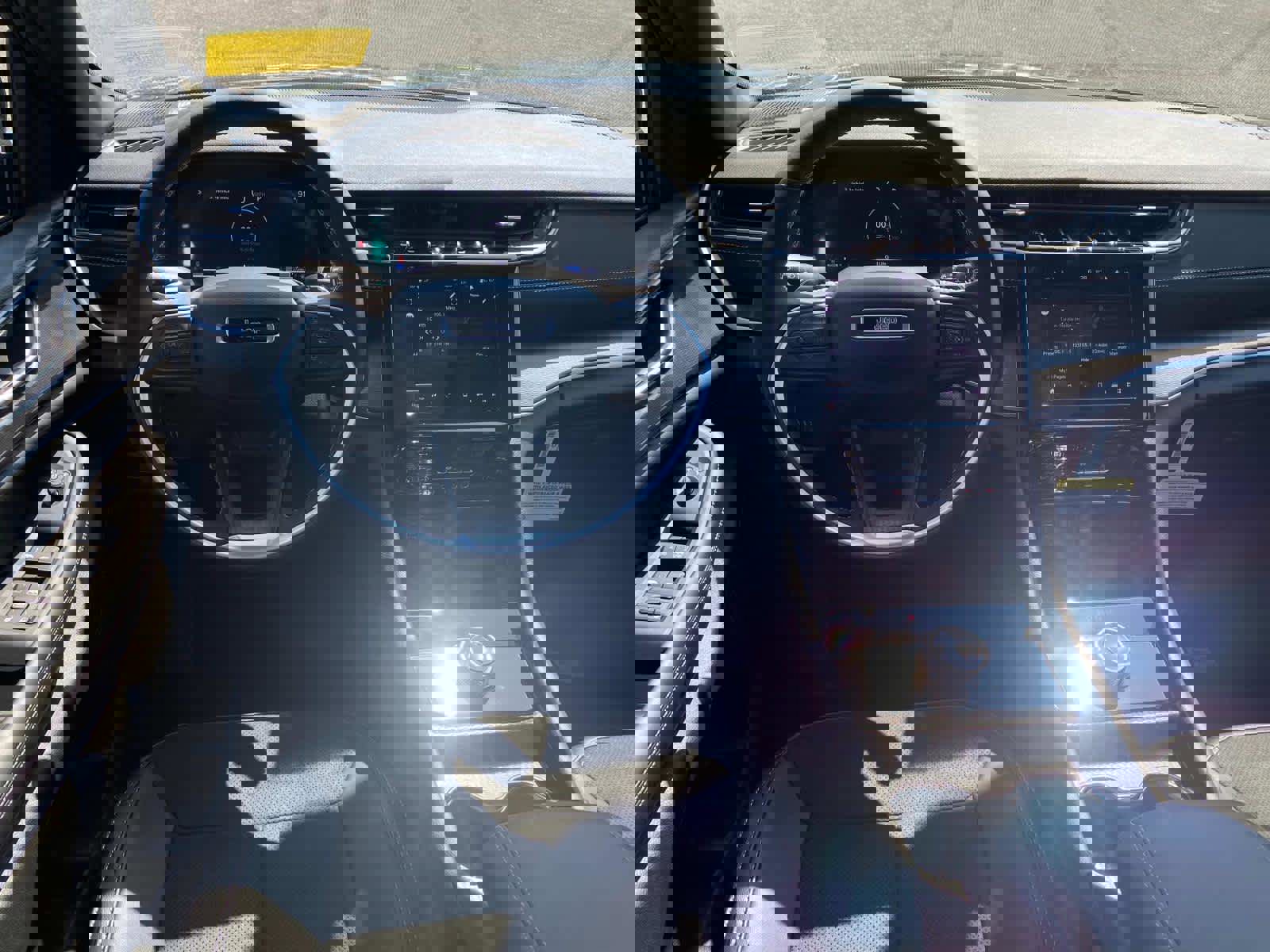 New 2025 Jeep Grand Cherokee Altitude image 9